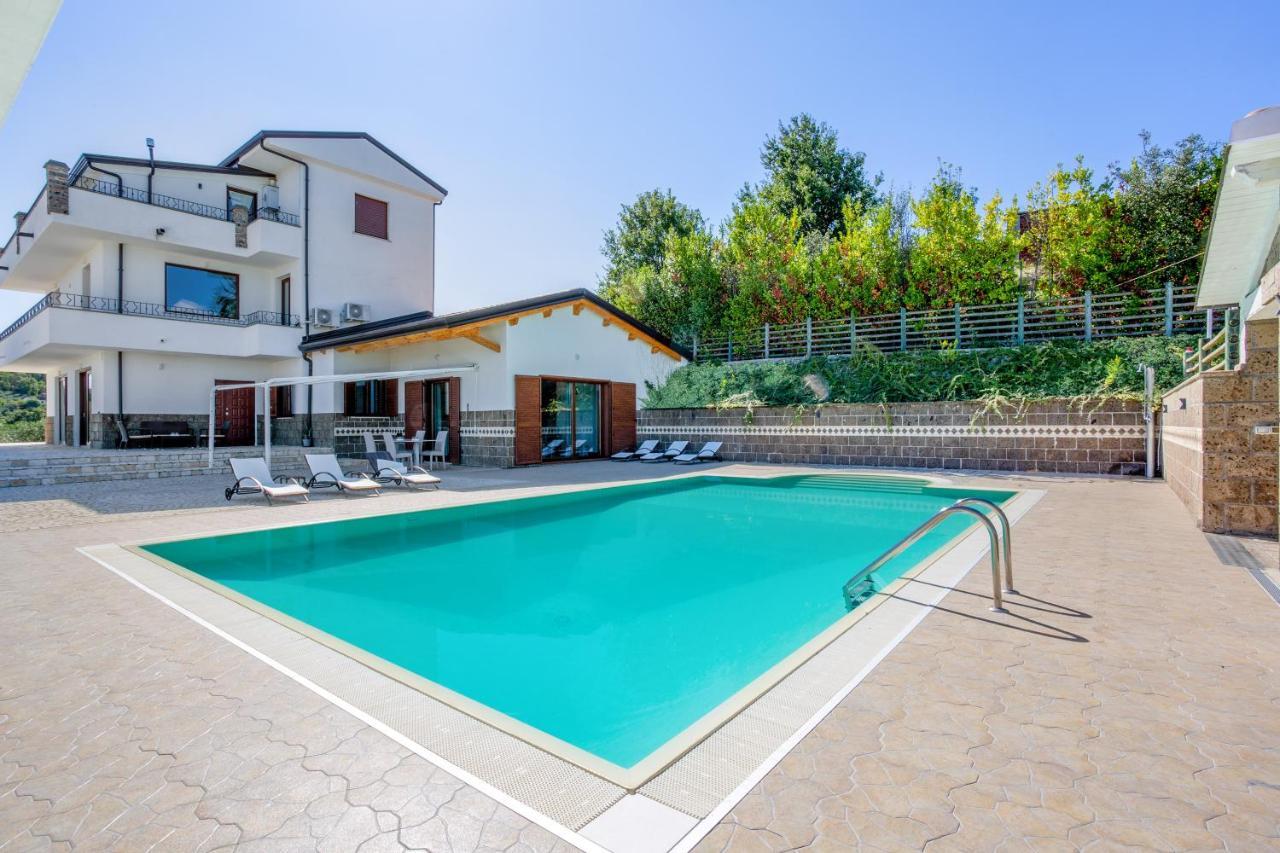 Villa Santoro Ai Tre Ulivi Con Piscina Privata Caiazzo Exterior foto