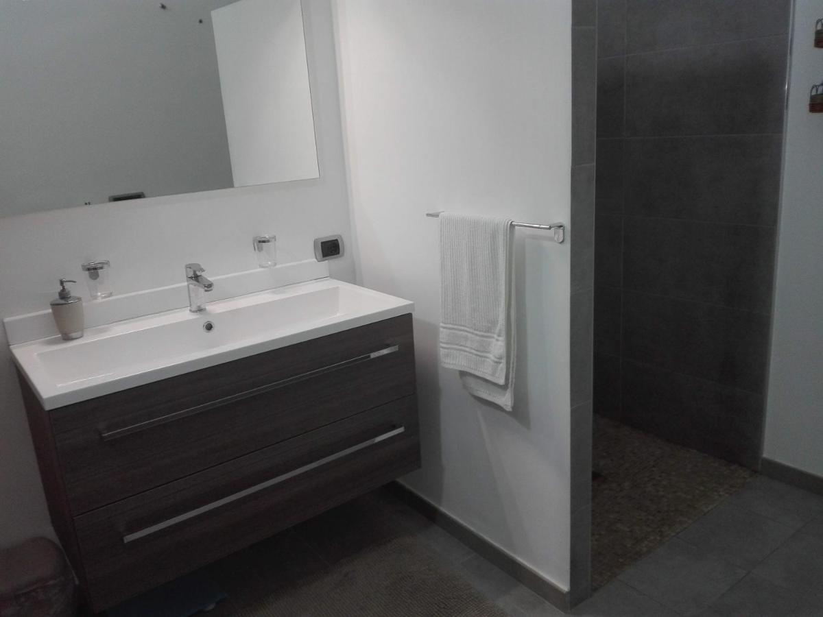 Villa Santoro Ai Tre Ulivi Con Piscina Privata Caiazzo Exterior foto
