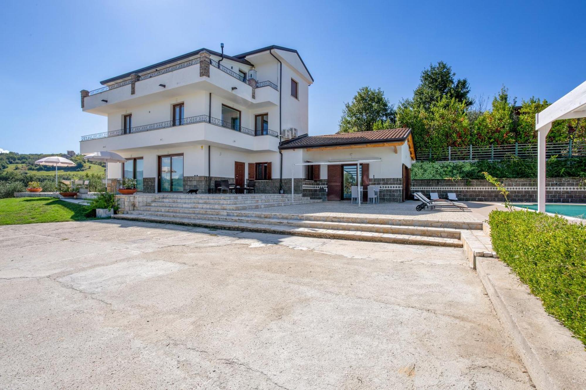 Villa Santoro Ai Tre Ulivi Con Piscina Privata Caiazzo Exterior foto